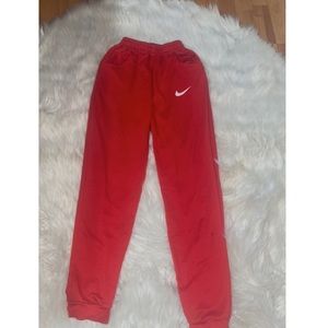 RED NIKE 7/8 INCH CAPRI JOGGERS
